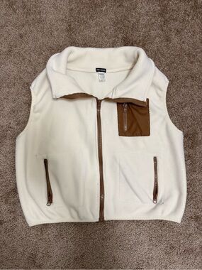 Free Haven Cream Fleece Vest with Brown Trim.‎ AC35